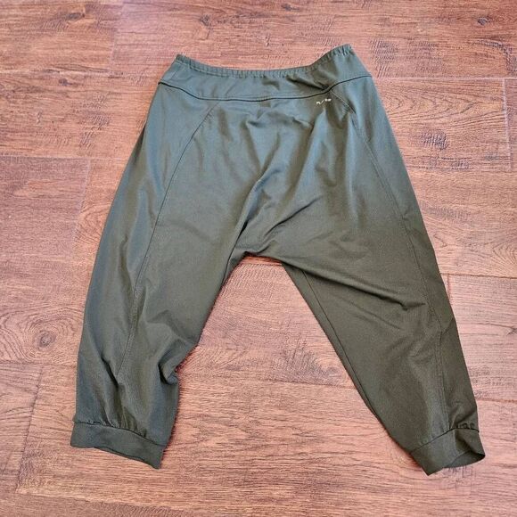 Reebok Playdry Cropped Active Pants - Picture 7 of 8